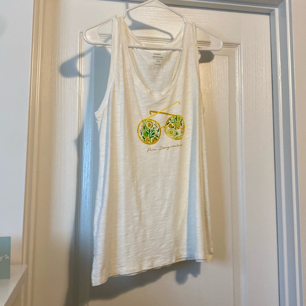 Cute white tank top with sunglasses